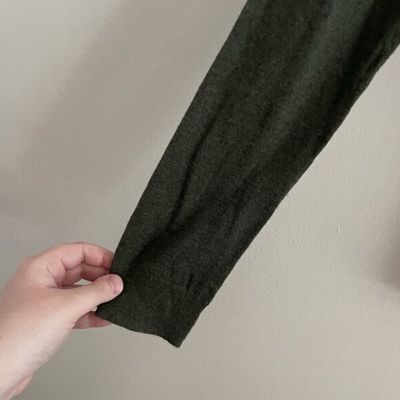 Gap Women S Olive Green V-Neck Wool Blend L/S Pullover Lightweight Sweater NWT - Picture 3 of 10